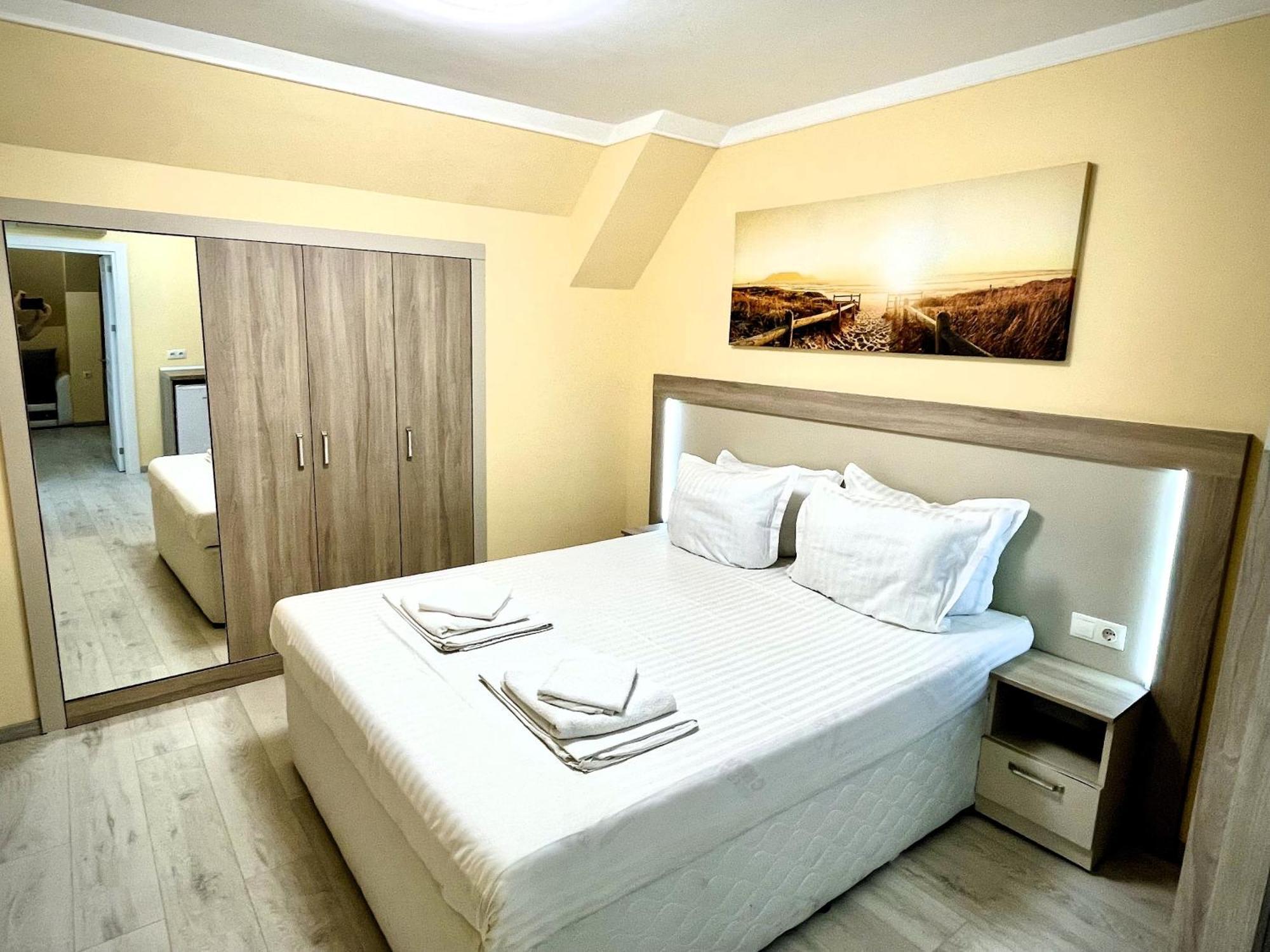 Apart-Hotel Panorama Sea Lux Primorsko Extérieur photo
